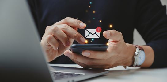 Προτιμάς να στέλνεις μήνυμα αντί να κάνεις κλήσεις; Τι λέει για σένα η ψυχολογία