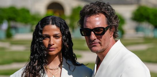 Ο Matthew McConaughey αποκαλύπτει &#39;μυστικά της κρεβατοκάμαρας&#39; που έχουν κρατήσει ζωντανό τον γάμο του