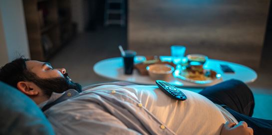 Σε παίρνει ο ύπνος μπροστά στην τηλεόραση; Δες πώς να το κάνεις σωστά