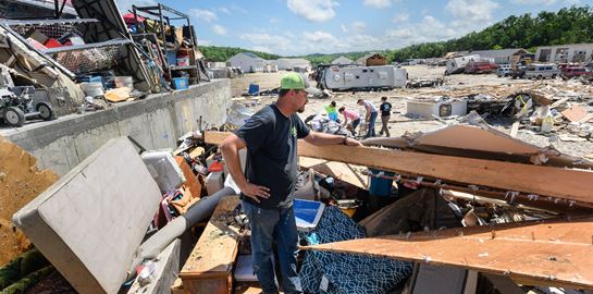 Ανεμοστρόβιλοι στις ΗΠΑ: Οι εικόνες της βιβλικής καταστροφής
