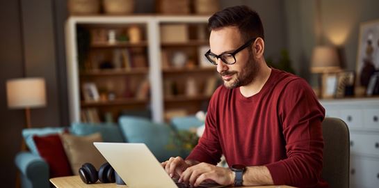 5 δουλειές με μεγάλο μισθό και δυνατότητα τηλεργασίας