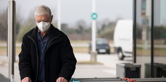 Τριπλάσιος ο κίνδυνος θανάτου από κορονοϊό σε σχέση με τη γρίπη