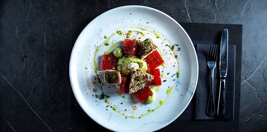 Δεν μπορείς να μη ρίξεις μία ματιά στο Mira Me