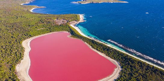Πού είναι αυτή η ροζ λίμνη που έχει γίνει viral στο Instagram;