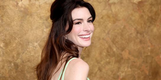 Ξεκινώντας την εβδομάδα με twerking από την Anne Hathaway