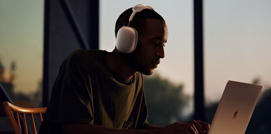 Η Apple αποκάλυψε τα AirPods Max