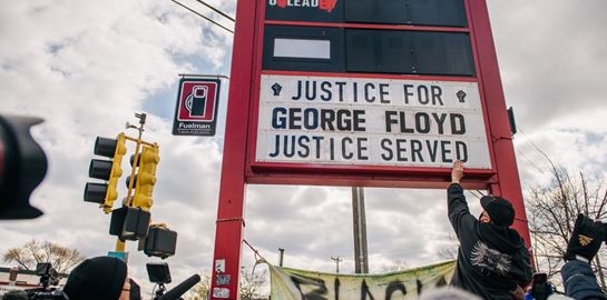 Η σημασία της καταδίκης του Derek Chauvin