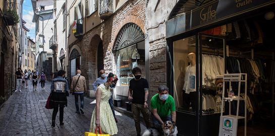 Πού οφείλεται η επιτυχία της Ιταλίας και της Σουηδίας στο δεύτερο κύμα του κορονοϊού