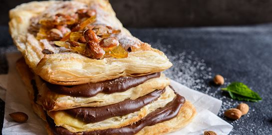 Σοκολατένιο μιλφέιγ με ρούμι και σταφίδες