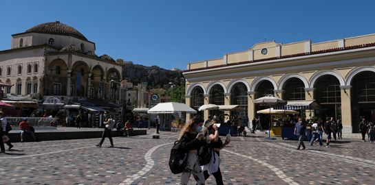 Στη δίνη του τέταρτου κύματος κορονοϊού