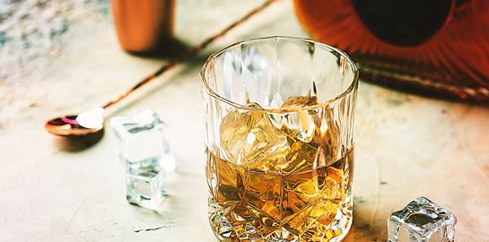 Πώς το ουίσκι κατάφερε να γίνει ο βασιλιάς των ποτών