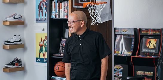 Ο Shea Serrano είναι ένας από τους σημαντικότερους εκπροσώπους της ποπ κουλτούρας σήμερα