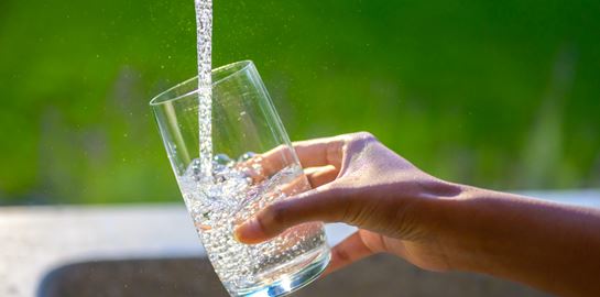 Πίνοντας περισσότερο νερό, με 10 απλούς τρόπους