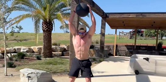 H νέα προπόνηση του Chris Hemsworth ίσως σου ταιριάζει