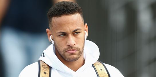 Τα πανάκριβα, κίτρινα γυαλιά ηλίου του Neymar