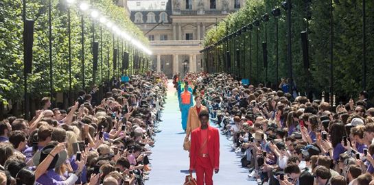 Η πρώτη online Εβδομάδα Μόδας θα γίνει στο Λονδίνο