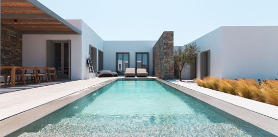 Το Cove Paros ρίχνει άγκυρα στην καρδιά των Κυκλάδων