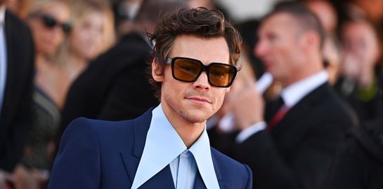 Oldschool stalker έστειλε 8.000 κάρτες στον Harry Styles μέσα σε ένα μήνα