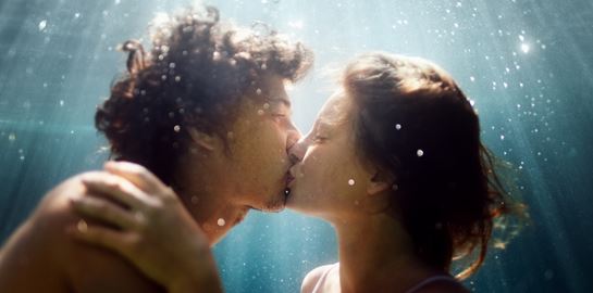 Τι συμβαίνει στο σώμα μας όταν φιλιόμαστε