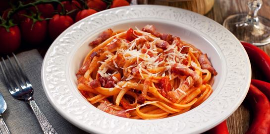 H απόλυτη συνταγή για μπουκατίνι αλά αματριτσιάνα