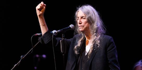 Patti Smith: Βγείτε στους δρόμους, εσείς είστε το μέλλον