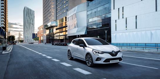Το νέο Renault Clio Hybrid προσφέρει μέγιστη οικονομία και ασύγκριτη οδηγική απόλαυση