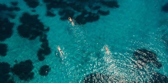 To ελληνικό νησί που λατρεύουν οι ισχυρότεροι του κόσμου