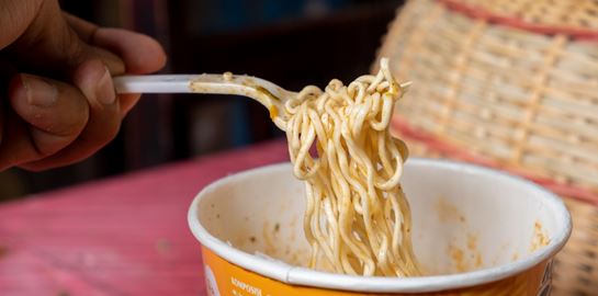 30 τρόφιμα που πρέπει να αποφύγεις οπωσδήποτε αν θες να είσαι υγιής