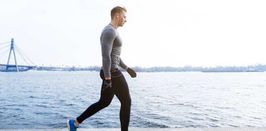 Πώς να περπατάς σωστά για να κάψεις λίπος