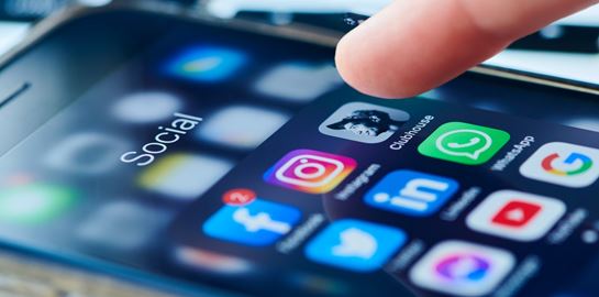 Τώρα θα μπορείς να μιλάς με AI chatbots των αγαπημένων σου καλλιτεχνών στο Instagram