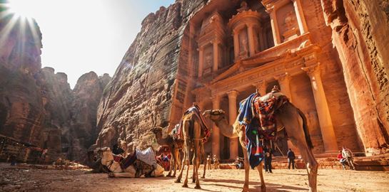 12 γεμάτοι ήλιο προορισμοί για κάθε μήνα του έτους