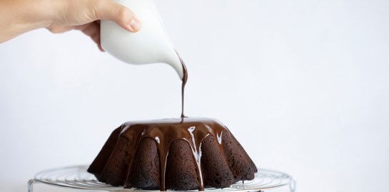3 επικές συνταγές για τη σημερινή Chocolate Cake Day