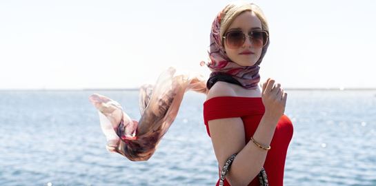 Inventing Anna: Κάτι τρέχει με την προφορά της Anna Sorokin