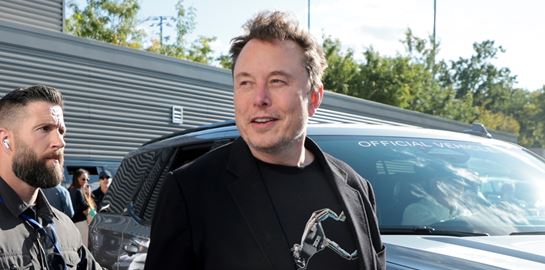 O Elon Musk δίνει 47 δολάρια σε όσους μαζεύουν υπογραφές υπέρ της οπλοκατοχής