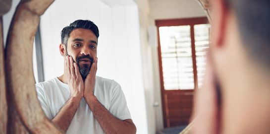 5 παρενέργειες που προκαλεί το άγχος στο πρόσωπο