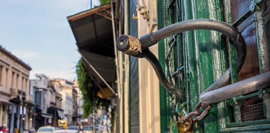 Πώς φτάσαμε στη νέα παράταση του lockdown και στα επιπλέον μέτρα