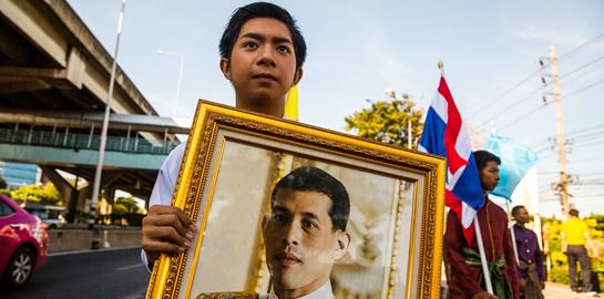 O νέος βασιλιάς της Ταϊλάνδης είναι γυμνός