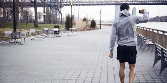 Urban trekking: Ο μακρύς περίπατος στην πόλη έγινε παγκόσμια τάση