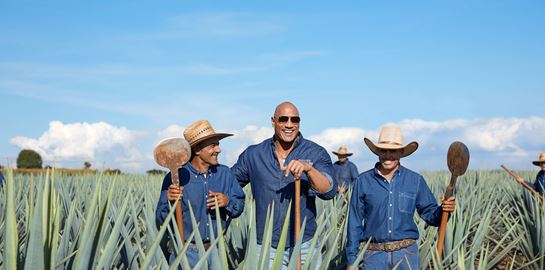 Γιατί οι celebrities το γύρισαν στην τεκίλα