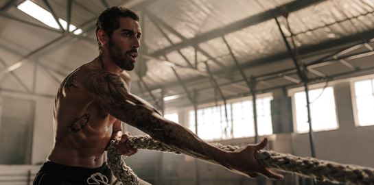 Οι δύο βασικοί κανόνες για να χτίσεις μύες στο γυμναστήριο σαν bodybuilder