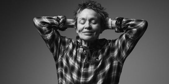 Γιατί θέλω να ξαναδώ τη Laurie Anderson στο Ηρώδειο