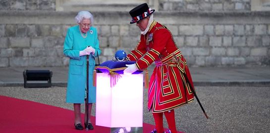 Καταργήστε τη μοναρχία: Το hashtag που έγινε trend στο Twitter