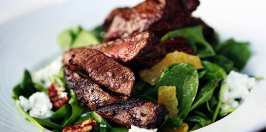 Σαλάτα με ζουμερή μοσχαρίσια μπριζόλα