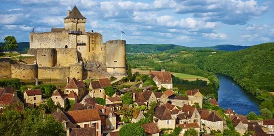 Πώς να μείνεις σε ένα κάστρο βγαλμένο από το House of the Dragon