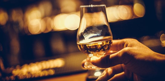 Όταν το τσίπουρο συνάντησε το σκωτσέζικο ουίσκι