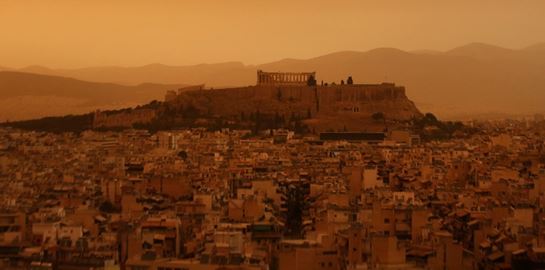 10 απόκοσμες φωτογραφίες από την πορτοκαλί Ελλάδα της σκόνης