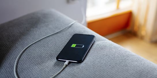 Άχαστοι τρόποι για να διαρκεί περισσότερο η μπαταρία του κινητού