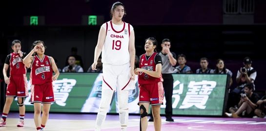 Zhang Ziyu, η 16χρονη μπασκετμπολίστρια με 2,20 μ. ύψος και μπόλικο ταλέντο