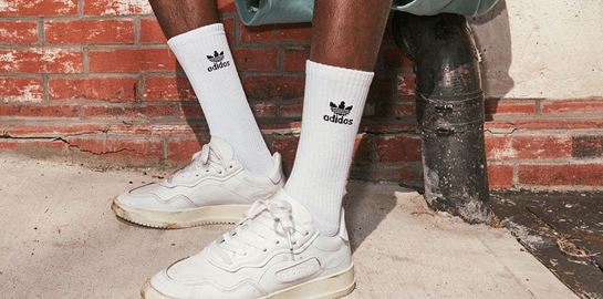 Η adidas λανσάρει 10 διαφορετικές εκδοχές λευκών sneakers