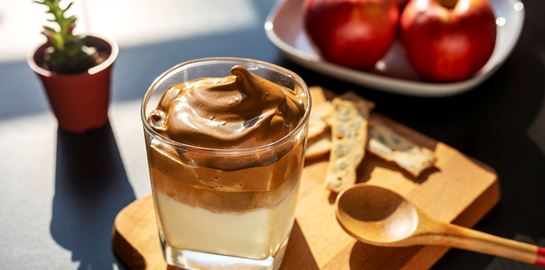 Όλοι πίνουν ξαφνικά Dalgona coffee